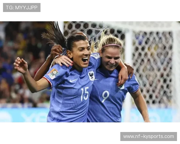 哥伦比亚女足在巴黎奥运会上展现出强大的团队协作能力，哥伦比亚男足主帅